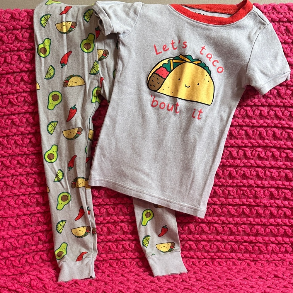 Old Navy Gray Taco and Avocado Kids Pajama Set